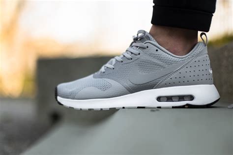 nike herren air max tavas leather grau|Air Max Tavas LTR .